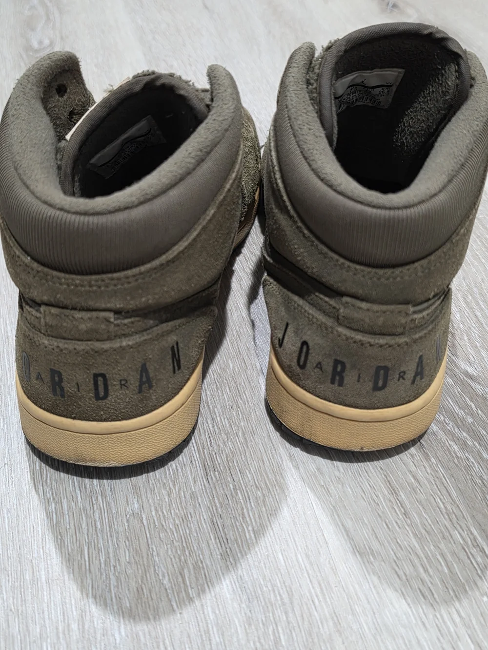 Jordan 1 Retro Mid Olive Green
